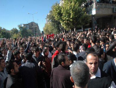 FAHRETTIN COŞKUN - Bdp`ye Girmek İsteyen Grup 4 Saat Polise Direndi