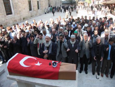 Bursalılar Şehitler İçin Gıyabi Cenaze Namazı Kıldı
