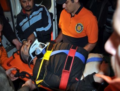 Dereye Uçan Otomobil Sürücüsü Ağır Yaralandı