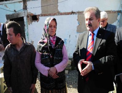 KARAKAMıŞ - Dp Başkanı Zeybek, Şehit Ailesine Taziye Ziyaretinde Bulundu