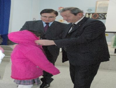 Polatlı Ticaret Borsası`ndan Öğrencilere Giysi Yardımı