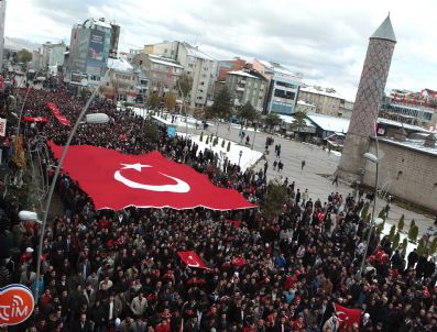 Rektör Koçak Şehit Piyade Onbaşı Mesut Kazanç’ın Ailesine Taziye Ziyaretinde Bulundu