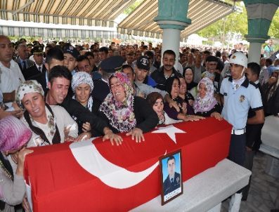 Şehit Polis Gözyaşları Arasında Toprağa Verildi