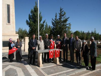 DIN BIR SEN - Şehitlikte Hatim Duası