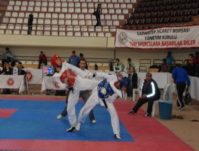 GAZIANTEP TICARET BORSASı - Spora Desteklerinden Dolayı Gtb`ye Plaket Verildi