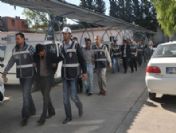 1 Ayda 1 Milyonluk Vurgun Vurgun Yapan Kortör Dolandırıcıları Adana`da Yakayı Ele Verdi
