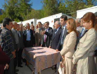 NEZIHE YOLDAN - Ak Partililer, Selin Vurduğu Haskızılören Köyünü Ziyaret Etti