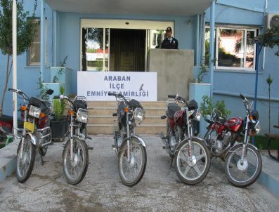 Araban`da, Çalıntı 5 Motosiklet Ele Geçirildi