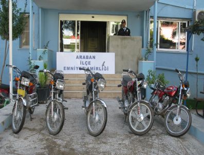 Araban`da, Çalıntı 5 Motosiklet Ele Geçirildi