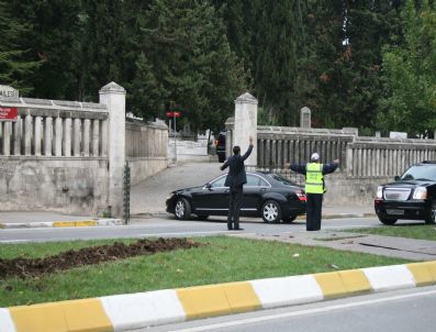 KARACAAHMET - Başbakan Erdoğan Annesinin Kabrini Ziyaret Etti