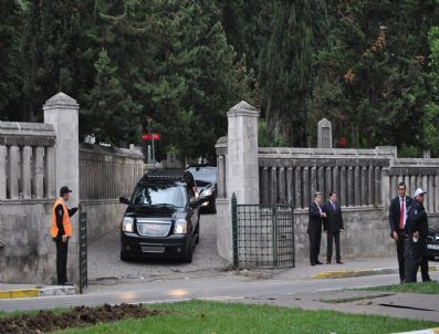 KARACAAHMET - Başbakan Erdoğan, Annesinin Mezarını Ziyaret Etti