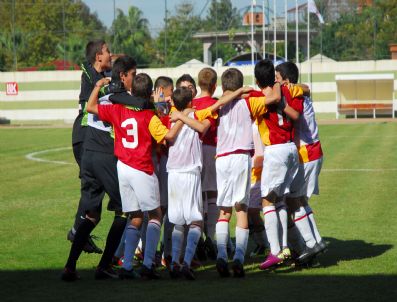 DINAMO MOSKOVA - Çocuklar Futbol Şampiyonası Başladı