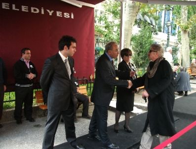 FIKRET BILA - Gazeteci Hikmet Bila`yı Son Yolculuğunda Meslektaşları Yalnız Bırakmadı