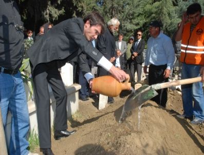 SAIT YAZıCıOĞLU - Meryem Yazıcıoğlu, `halkın Valisi` Eşinin Yanına Defnedildi