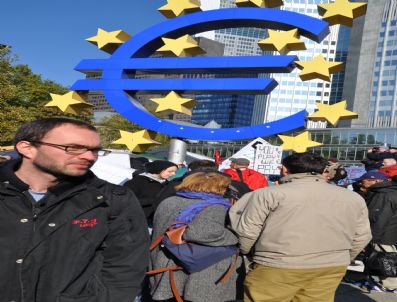 MAGDEBURG - On Binlerce Protestocu Avrupa Merkez Bankası`na Yürüdü