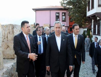 TOPHANE - Arınç, Trt Bursa Temsilciliği`nin Yeni Bürosunu Ziyaret Etti