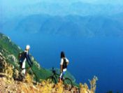 Balayını bisiklet turu yaparak geçiriyorlar