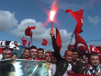 GÜMÜŞSUYU - Beşiktaş Taraftarından `terör` Protestosu