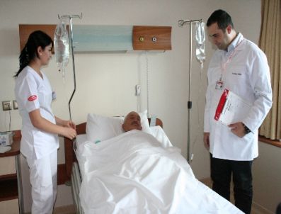 BOSTANDERE - Hastanın İdrar Yollarından 105 Gram Ağırlığında Taş Çıkarıldı