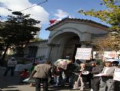 Kaddafi`nin Öldürülmesi Fransa Konsolosluğu Önünde Protesto Edildi