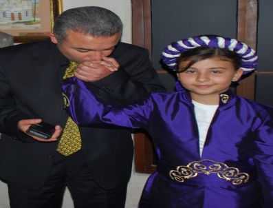 UĞUR TURAN - Kaymakam Turan`a Sevgi Seli