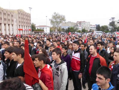 ÇARK CADDESI - Sakarya’da Binlerce Kişi Teröre Karşı Yürüdü