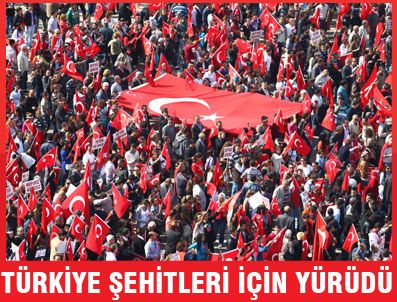 NEYZEN TEVFIK - Türkiye şehitleri için yürüdü