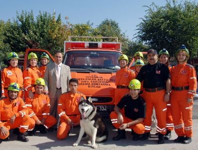 Bahçelievler`in arama kurtarma ekibi Van`a gitti