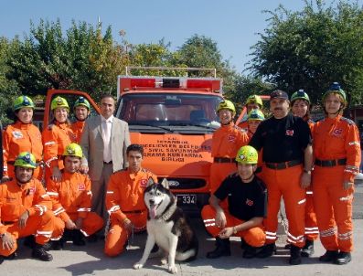 OSMAN DEVELIOĞLU - Bahçelievler`in arama kurtarma ekibi Van`a gitti