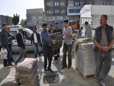 SERHAT TEMEL - Batman`dan İkinci Yardım Konvoyu Deprem Bölgesine Doğru Yola Çıktı