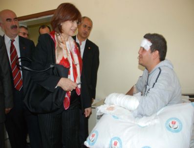 HALUK AHMET GÜMÜŞ - Chp Heyeti Muş`taki Yaralıları Ziyaret Etti