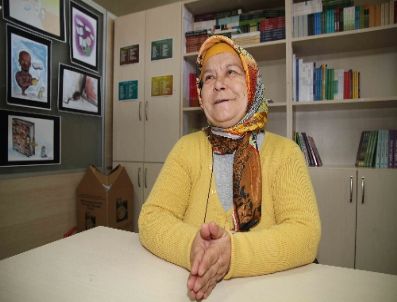 Ebru Dersi Verebilmek İçin 56 Yaşında Lise Diploması Almaya Çalışıyor