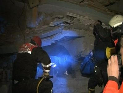 KOCA YUSUF - İstanbul Büyükşehir Ekipleri, Erciş`te 2 Öğretmeni Kurtardı