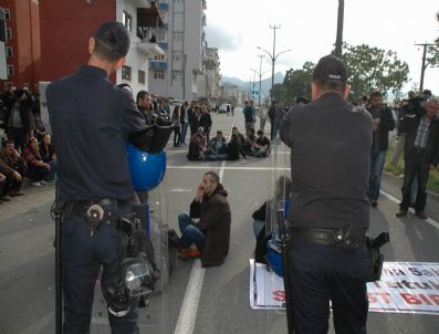 Tahliye Kararına Horonlu Kutlama