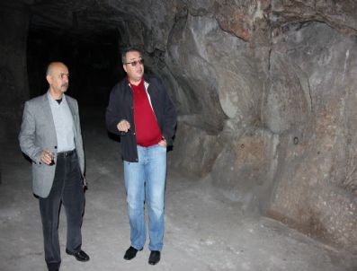 HASAN ÜNVER - Ünver, Kervansaray`da İncelemelerde Bulundu