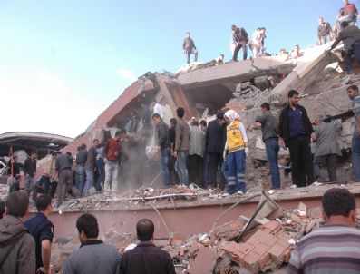 TÜRK EKONOMI BANKASı - Van`daki Deprem