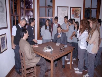 Adana Sinema Müzesi Öğrencilerin İlgi Odağı Oldu