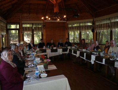 AYŞENUR İSLAM - Ak Parti Sakarya Kadın Kollarından Van’da Ki Depremzedelere Yardım