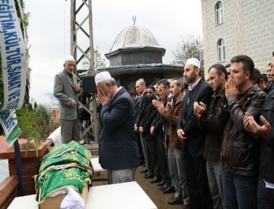 RAMIS UZUN - Depremde Hayatını Kaybeden Mustafa Öğretmen, Toprağa Verildi