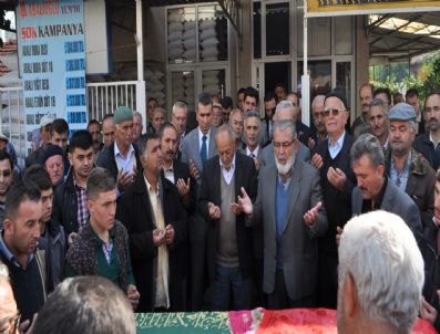 YALÇıN SEZGIN - Depremde Hayatını Kaybeden Öğretmen Toprağa Verildi