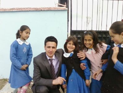 BAYRAM ŞAHIN - Depremde Ölen Karamanlı Öğretmen Toprağa Verildi