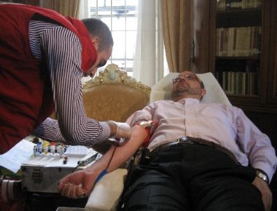 İRANLıLAR - Depremzedelere Kan Bağışlayan İran Başkonsolosu: Deprem İran`da Kalpleri Salladı