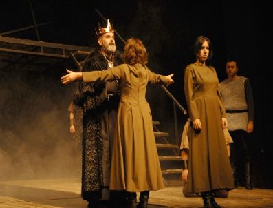 İSTANBUL DEVLET TIYATROSU - Macbeth Tayyare`de Beğeniye Çıkıyor