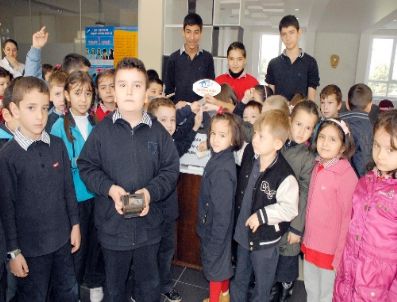 İSTIKBAL - Öğrenciler Harçlıklarını Van’daki Depremzedelere Gönderdi