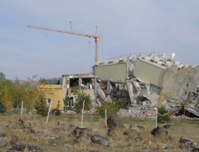 Ölü Sayısı 350`ye, Yaralı Sayısı Bin 200`e Yükseldi