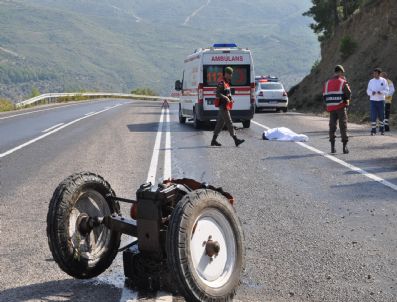 Yakla Atan Traktör İkiye Bölündü Sürücüsü Feci Şekilde Can Verdi