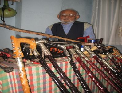 85 Yaşında Baston Yapıp Satarak Geçimini Sağlıyor