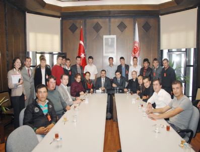 NEZIHE YOLDAN - Ak Gençlik Tbmm’de Vekilleri Ziyaret Etti