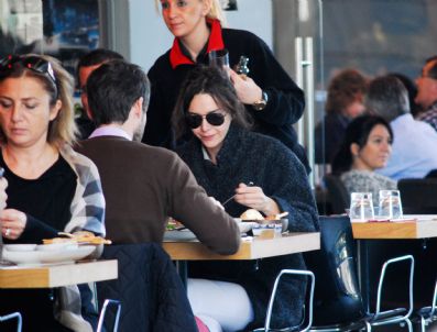 HANDE ATAIZI - Hande Ataizi ve sevgilisinin yemek keyfi