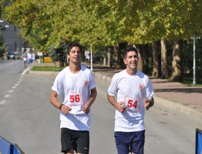 MALATYA İNÖNÜ ÜNIVERSITESI - İnönü Üniversitesi`nde Cumhuriyet Koşusu Yapıldı